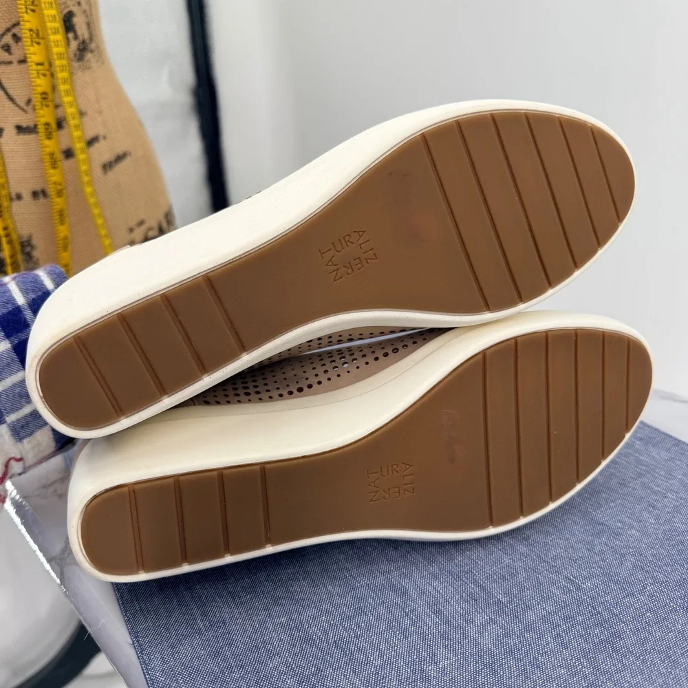 Naturalizer Sam 2 Women 11M Beige Perforated Wedge Ballet Flats Shoes Faux Suede